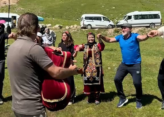 kocduzu-yaylasi-nda-40-geleneksel-senlik-coskusu