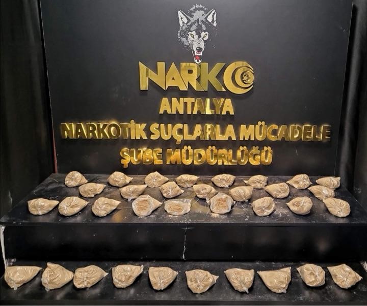 antalya-da-16-6-kilogram-eroin-ele-gecirildi