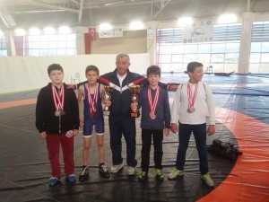 Burhaniyeli Güreşçiler Balıkesir’de Derece Yaptı