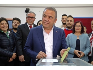 Böcek Oyunu Kullandı