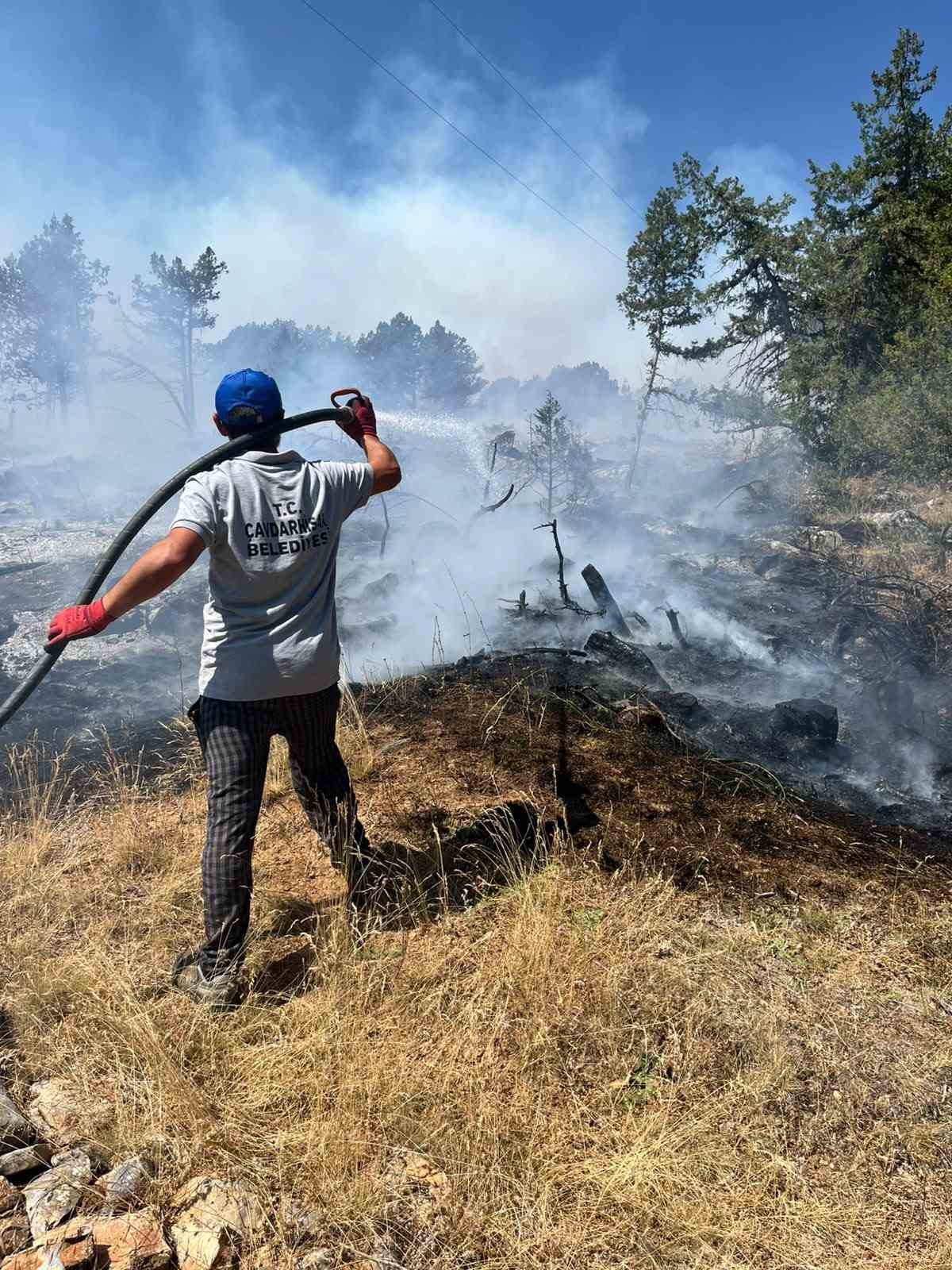 kutahya-da-orman-yangini-ekipler-havadan-ve-karadan-mudahale-ediyor