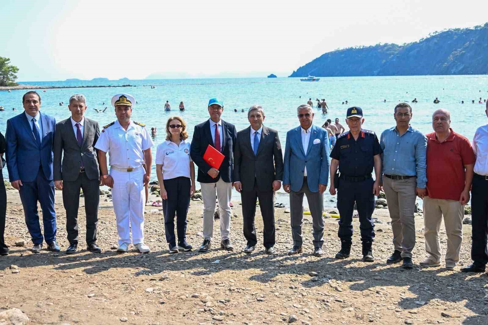 antalya-da-deniz-bariyerleri-ve-cop-kaparlar-hayata-geciriliyor