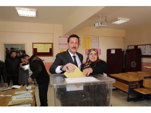 Başkan Tok Oyunu Kullandı