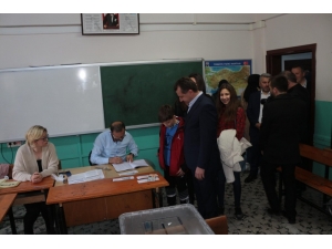 Cumhur İttifakı Büyükşehir Adayı Yücel Yılmaz Oyunu Kullandı