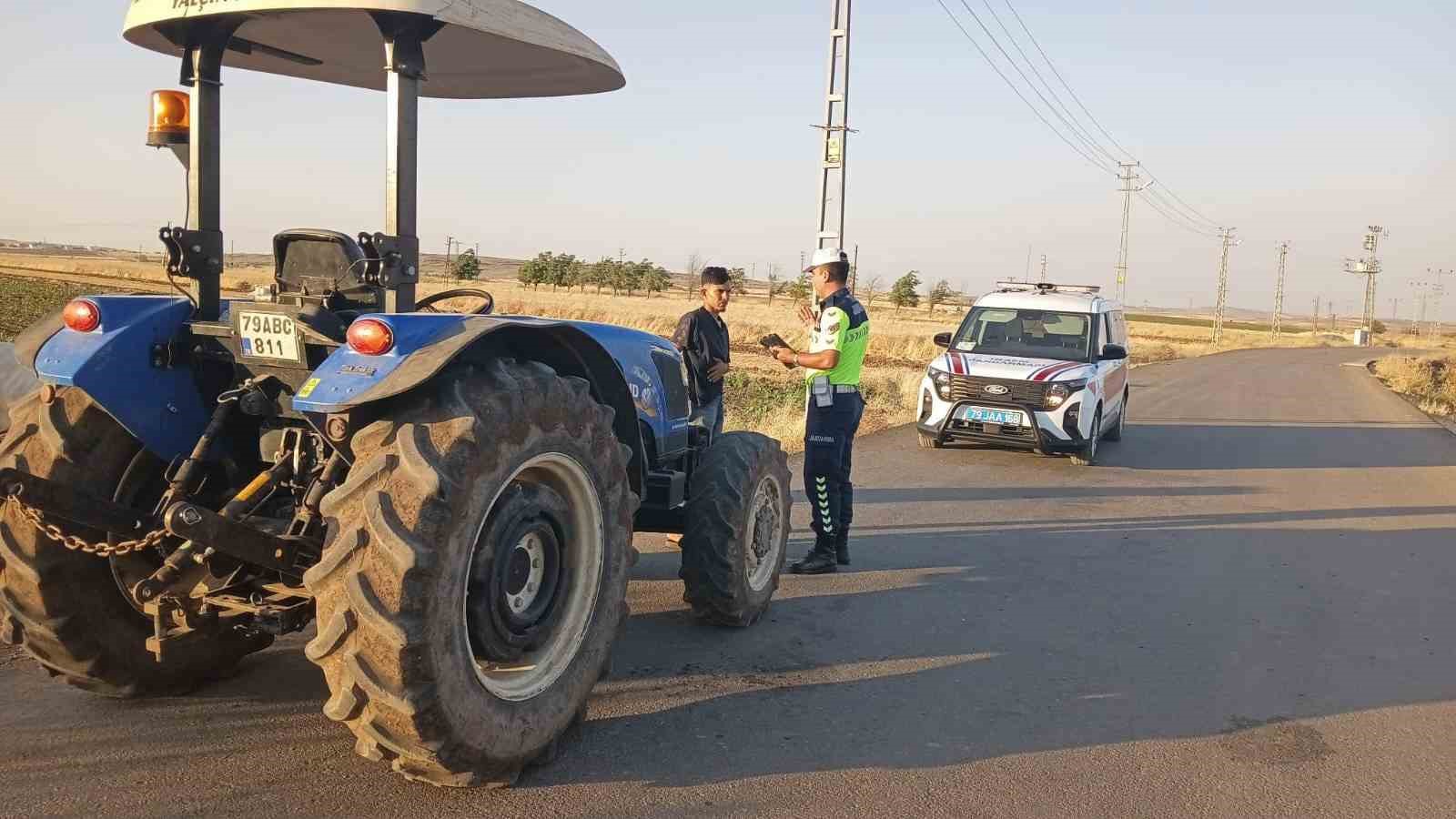 kilis-te-traktor-ve-tarim-araclarina-trafik-denetimi
