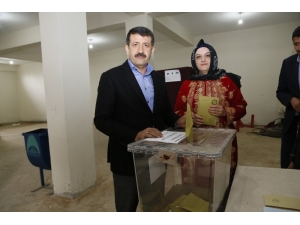 Eyyübiye Belediye Başkanı Mehmet Ekinci Oyunu Kullandı