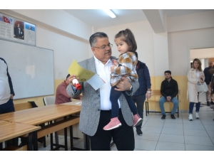 Bilecik’te Vali Şentürk Ve Milletvekili Yağcı Oylarını Kullandı