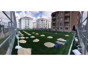 Kartepe, Halı Sahaları İçin Gün Sayıyor