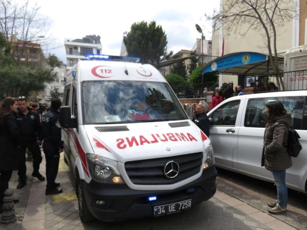 Kadıköy Ve Esenyurt'ta Muhtar Adayları Arasında Kavga: 1 Kişi Yaralandı