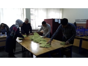 İlk Sandıklar Açılmaya Başlandı