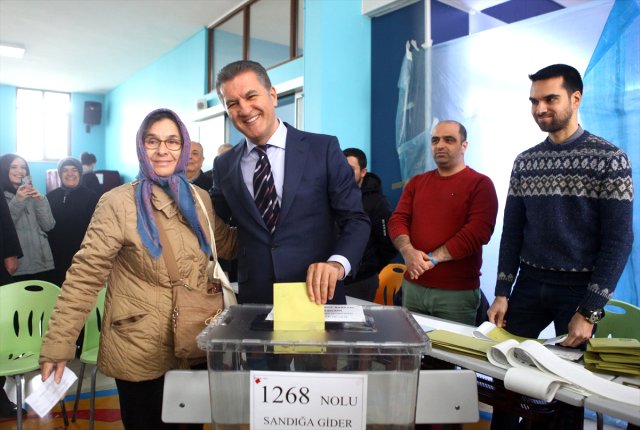 Dsp Şişli Belediye Başkan Adayı Mustafa Sarıgül Oyunu Kullandı