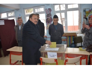 Eski Bakan Eroğlu’nun Sandığında Ak Parti Birinci Çıktı