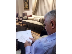 Binali Yıldırım, Teşekkür Konuşmasını Hazırlıyor