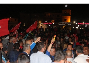 Marmaris’te Seçim Kutlaması