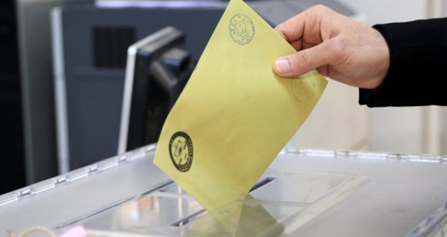 Antalya'nın Muratpaşa İlçesinde Sandıktan 'beşiktaşk' Yazılı Oy Pusulası Çıktı