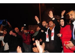 Ak Partililer Zaferi Kutladı