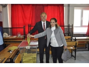 Selendi’den Mhp’li Nurullah Savaş Yeniden Başkan