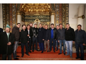 Başkan Aktaş Seçimin Ardından Güne Ulucami’de Sabah Namazıyla Başladı