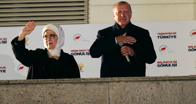 Erdoğan'dan Balkon Konuşmasında 'imamoğlu' İması: İstanbul Seçmenimiz Büyükşehri Vermiş Olsa Da İlçeleri Vermedi