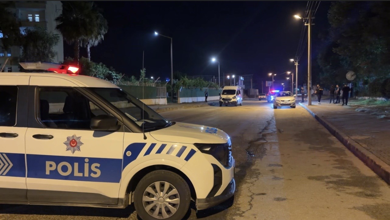 dugun-salonu-onunde-cikan-silahli-kavganin-goruntuleri-ortaya-cikti
