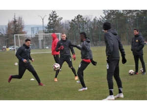 Eskişehirspor İstanbulspor’u Yenip Nefes Almak İstiyor