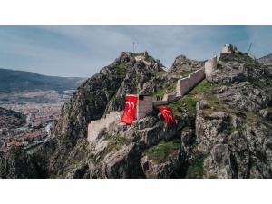 Mehmet Sarı, Amasya Kalesine Üç Hilal Astırdı