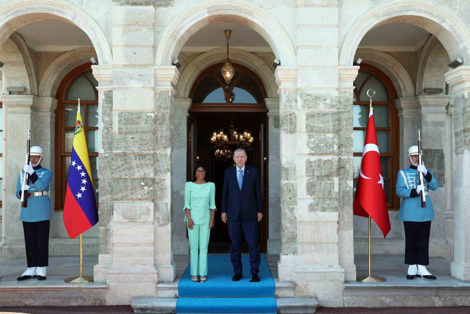 cumhurbaskani-erdogan-venezuela-cumhurbaskani-vekili-rodriuez-ile-gorustu