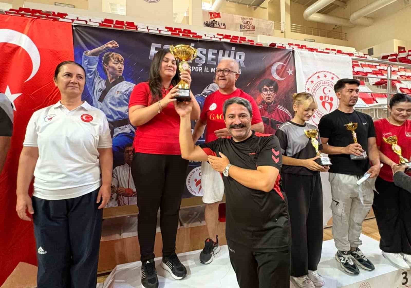 nadir-ozsoy-2-iller-arasi-taekwondo-poomsae-musabakasi-sona-erdi