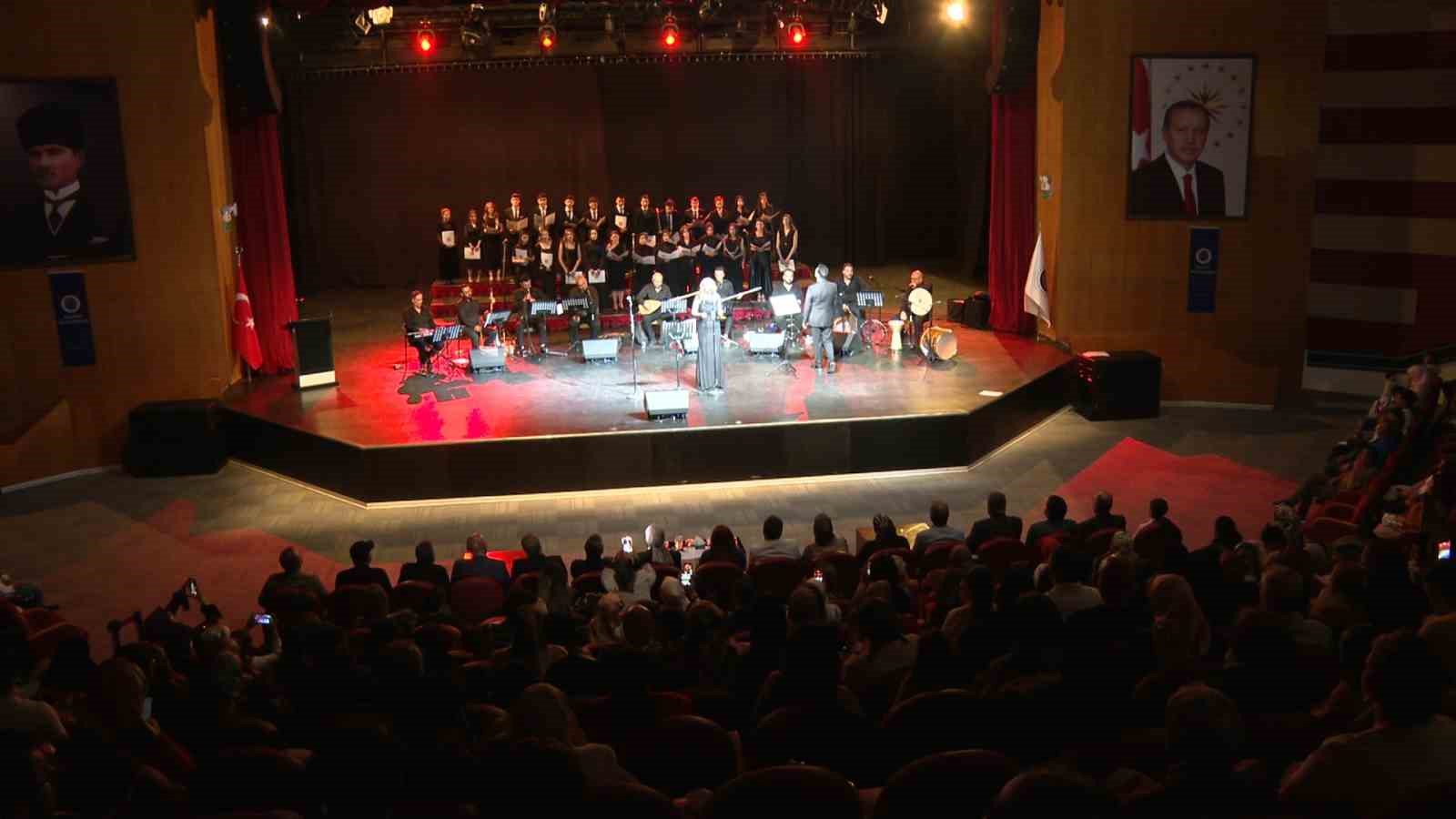 trt-erzurum-radyosu-genclik-korosu-ndan-muhtesem-yil-sonu-konseri
