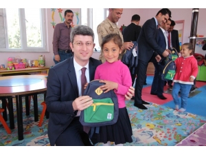 Öğrencilere Hediye Dağıtıldı