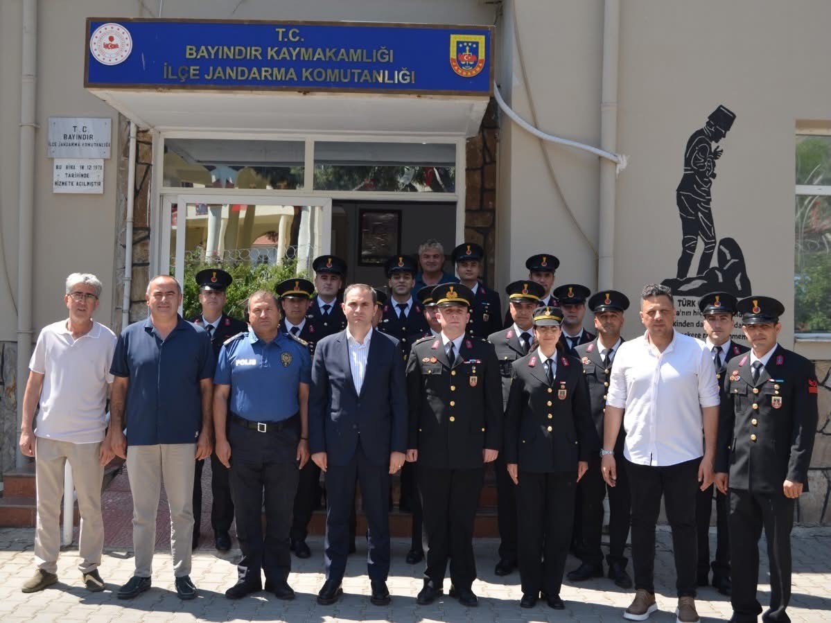 bayindir-kaymakami-mete-den-jandarma-ya-kurulus-yil-donumu-ziyareti