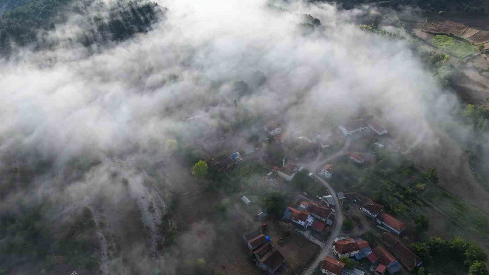 kastamonu-da-ilce-ve-ormanlarin-uzerini-kaplayan-sis-bulutlari-goruntulendi