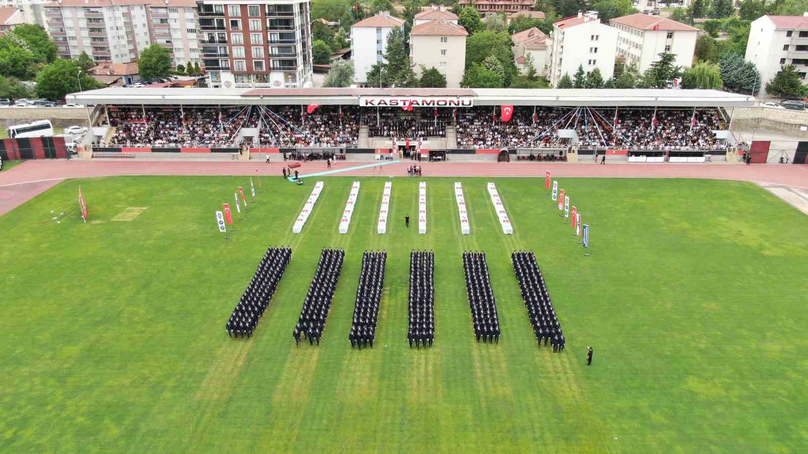 kastamonu-da-egitimlerini-tamamlayan-479-polis-adayi-torenle-mezun-oldu