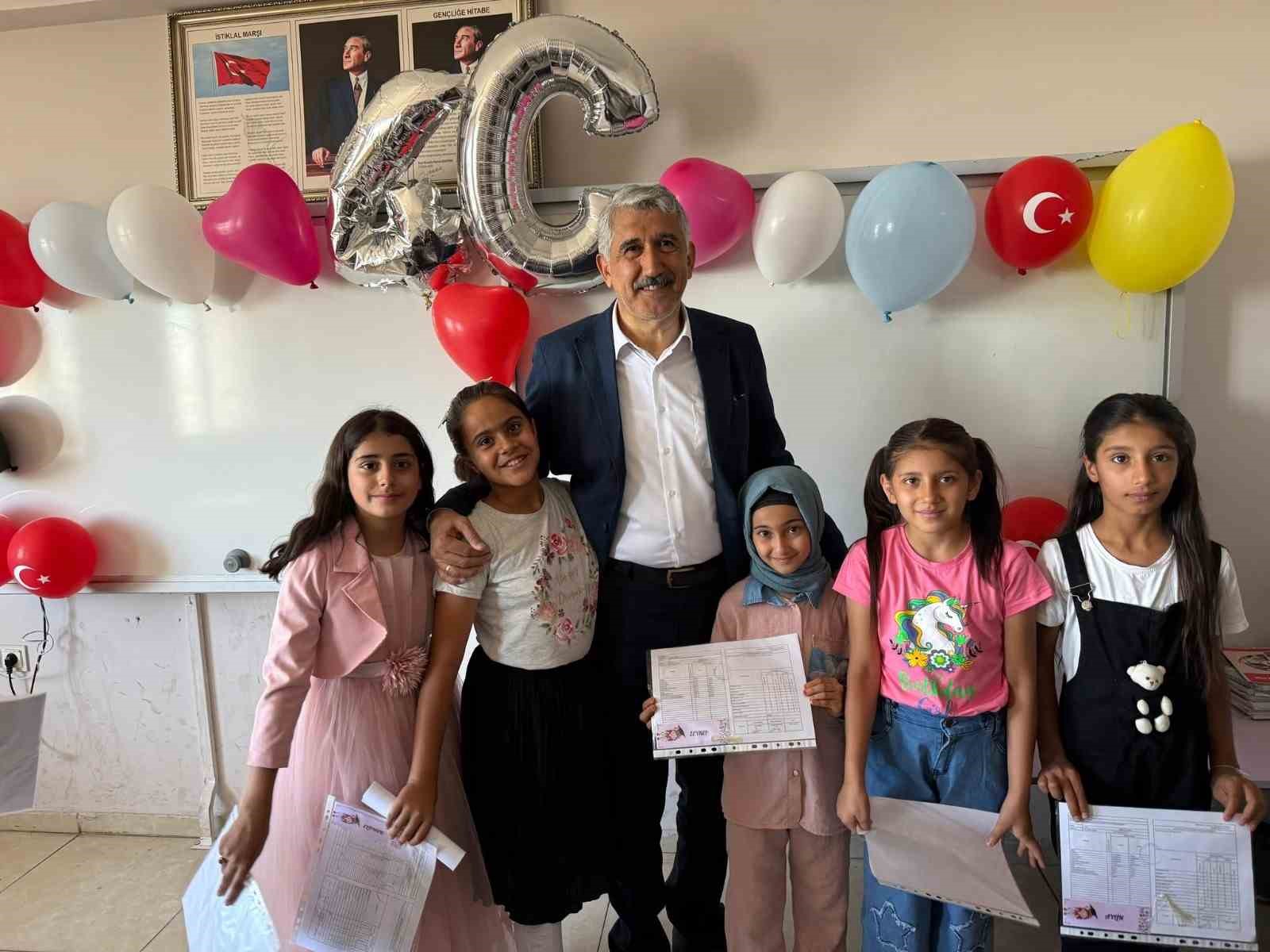 baskan-hallac-tan-karne-alan-ogrencilere-tebrik-ve-yaz-tatili-mesaji