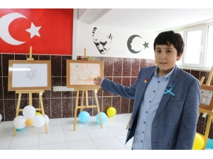 Otizmli Çocuk Kişisel Resim Sergisini Açtı