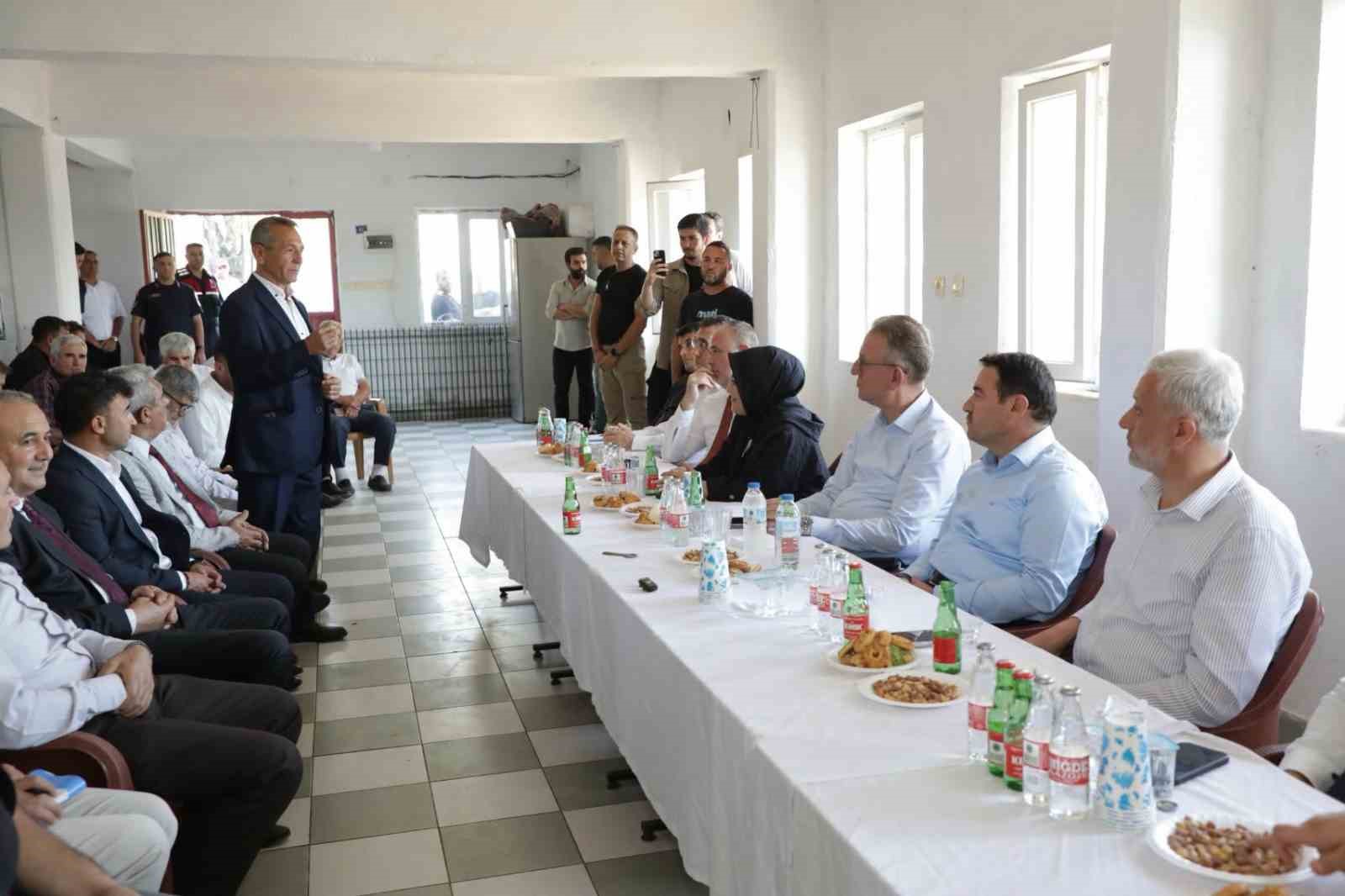 kutahya-valisi-musa-isin-muhtarlarin-taleplerini-dinledi