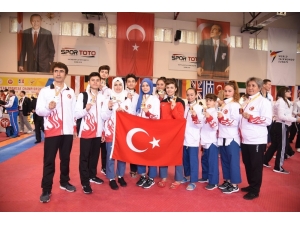 Avrupa Taekwondo Şampiyonası’na 8 Madalyalı Başlangıç