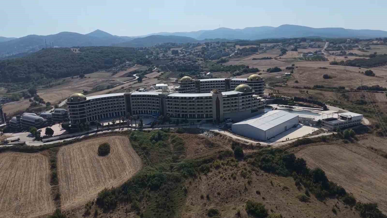 yalova-da-haklarini-alamayan-calisanlar-otelden-ayrilmiyor