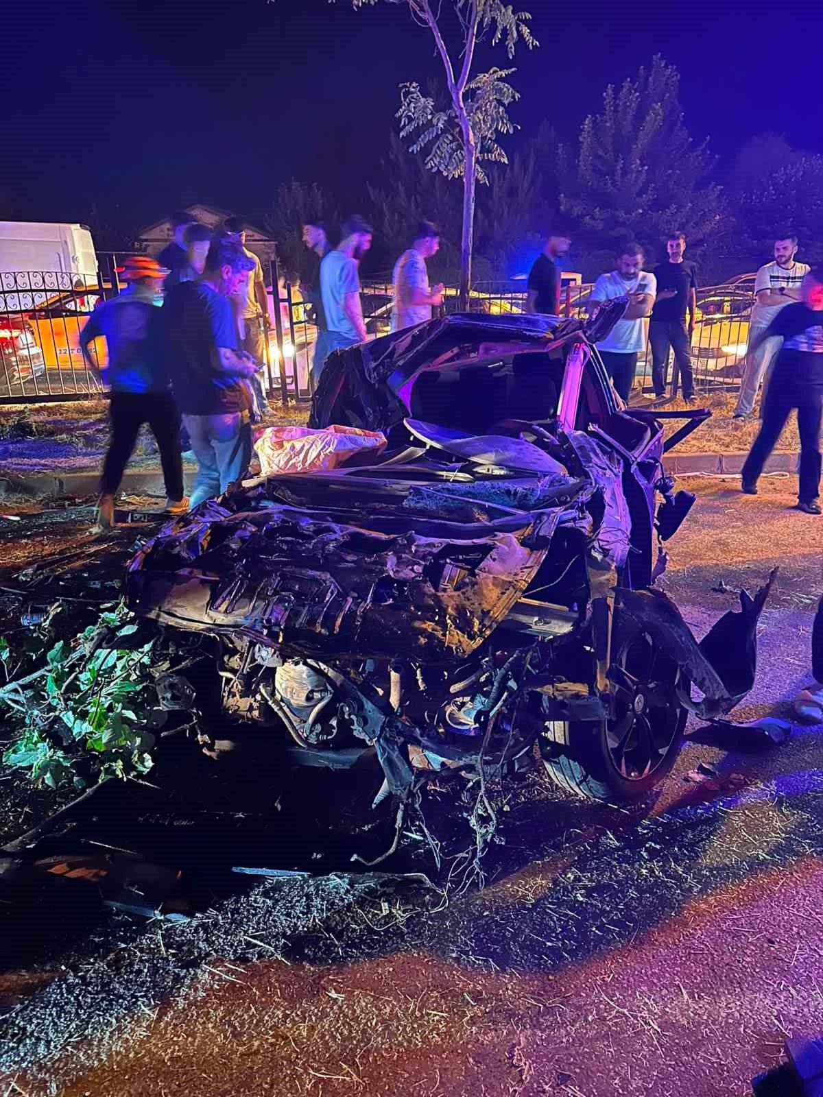 refuje-carpan-otomobil-hurdaya-dondu-2-yarali