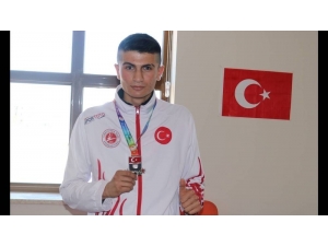 İnönü Üniversitesi Kick Boksta Türkiye İkincisi Oldu