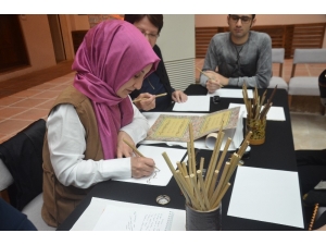 Yazma Eserler Müzesinde Hat Atölyesi