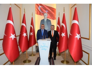 Manisa Valisi Ahmet Deniz, Balıkesir Valisi Yazıcı’yı Ziyaret Etti