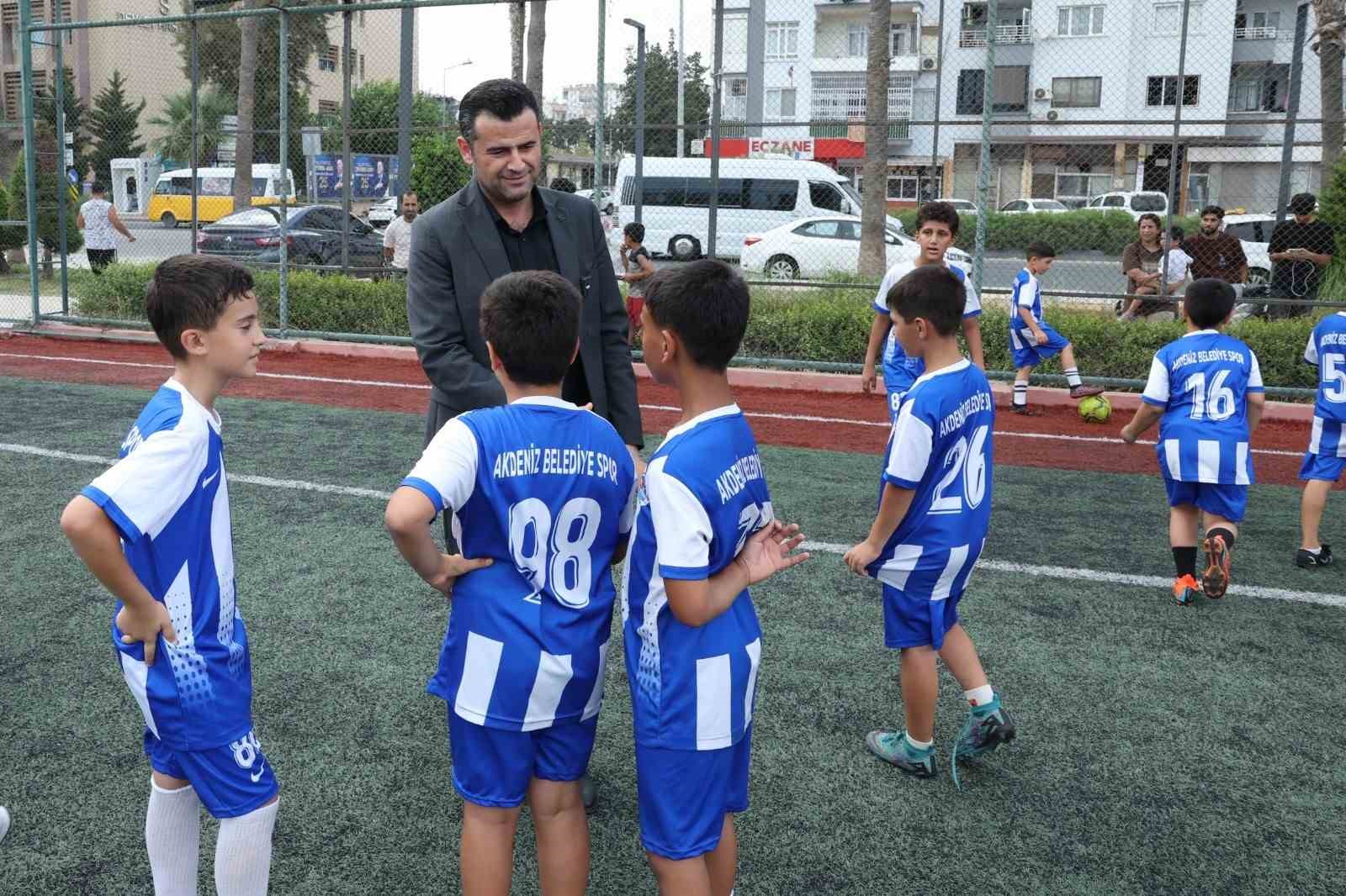 akdenizli-yuzlerce-cocuk-sporla-gelecege-hazirlaniyor