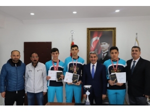 Sarı, Türkiye Şampiyonlarını Ağırladı