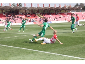 Spor Toto 1. Lig: Balıkesirspor Baltok: 1- Giresunspor: 1