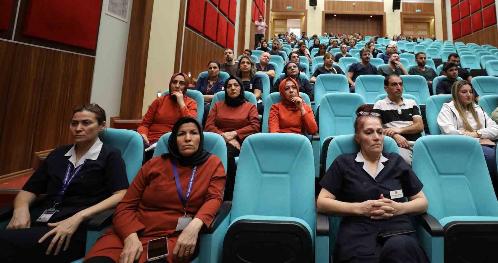 fu-hastanesi-calisanlarina-sterilizasyon-ve-dezenfeksiyon-egitimi