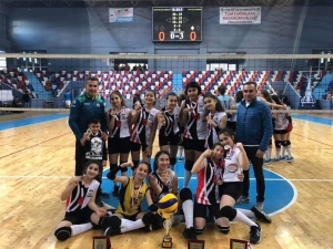 Tüm Rakiplerini 3-0 Yenerek Şampiyon Oldular