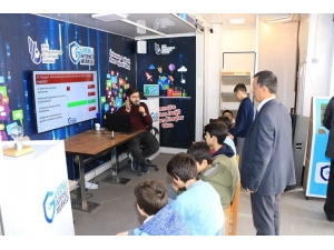 Btk Güvenli İnternet Tırı Amasyalı Öğrencilerle Buluştu