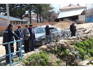 "Hayvancılıkla Uğraşan Köylerimizi Çamurlu Yollardan Kurtaracağız"