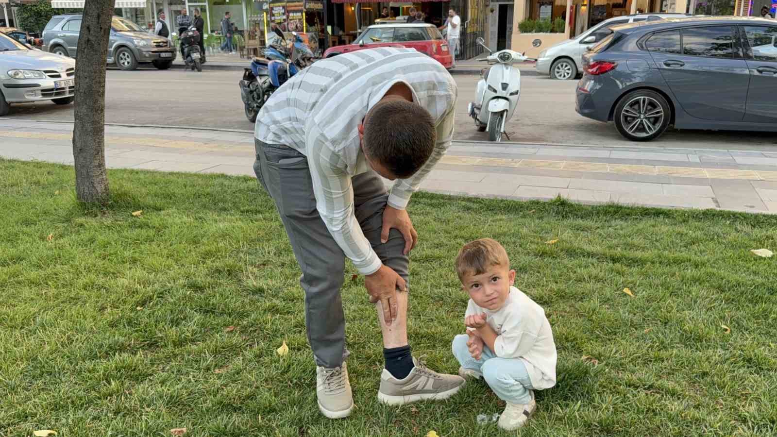 vucuduna-tutunan-kene-ile-yuzuk-takma-merasimine-katilan-besici-tehlikeyi-hice-sayarak-keneyi-besiye-aldik-dedi